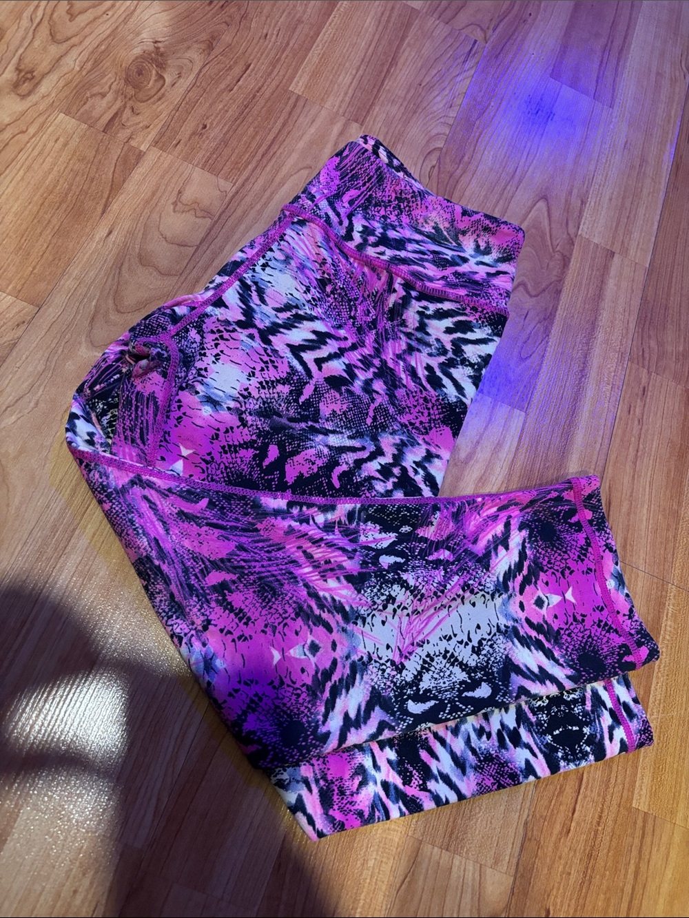 Lululemon pink printed leggings - Picture 3 of 5